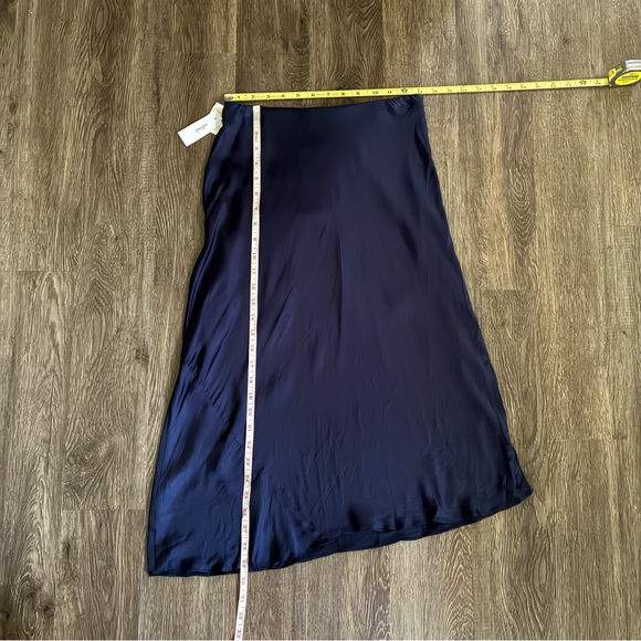 Aritzia Wilfred Only Slip Skirt in Classic Navy - Picture 11 of 13